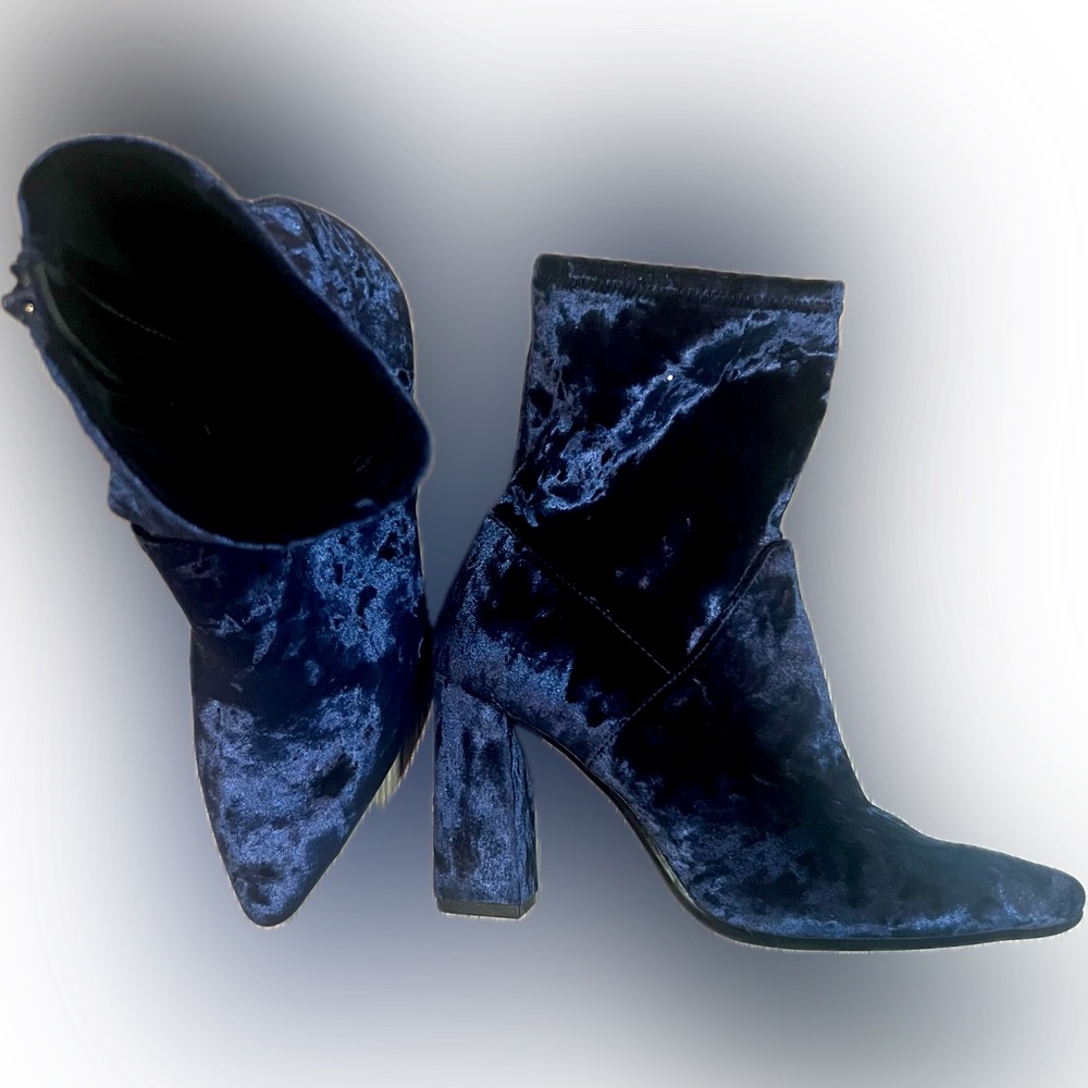 Aerosoles blue velvet password sock boot size 7